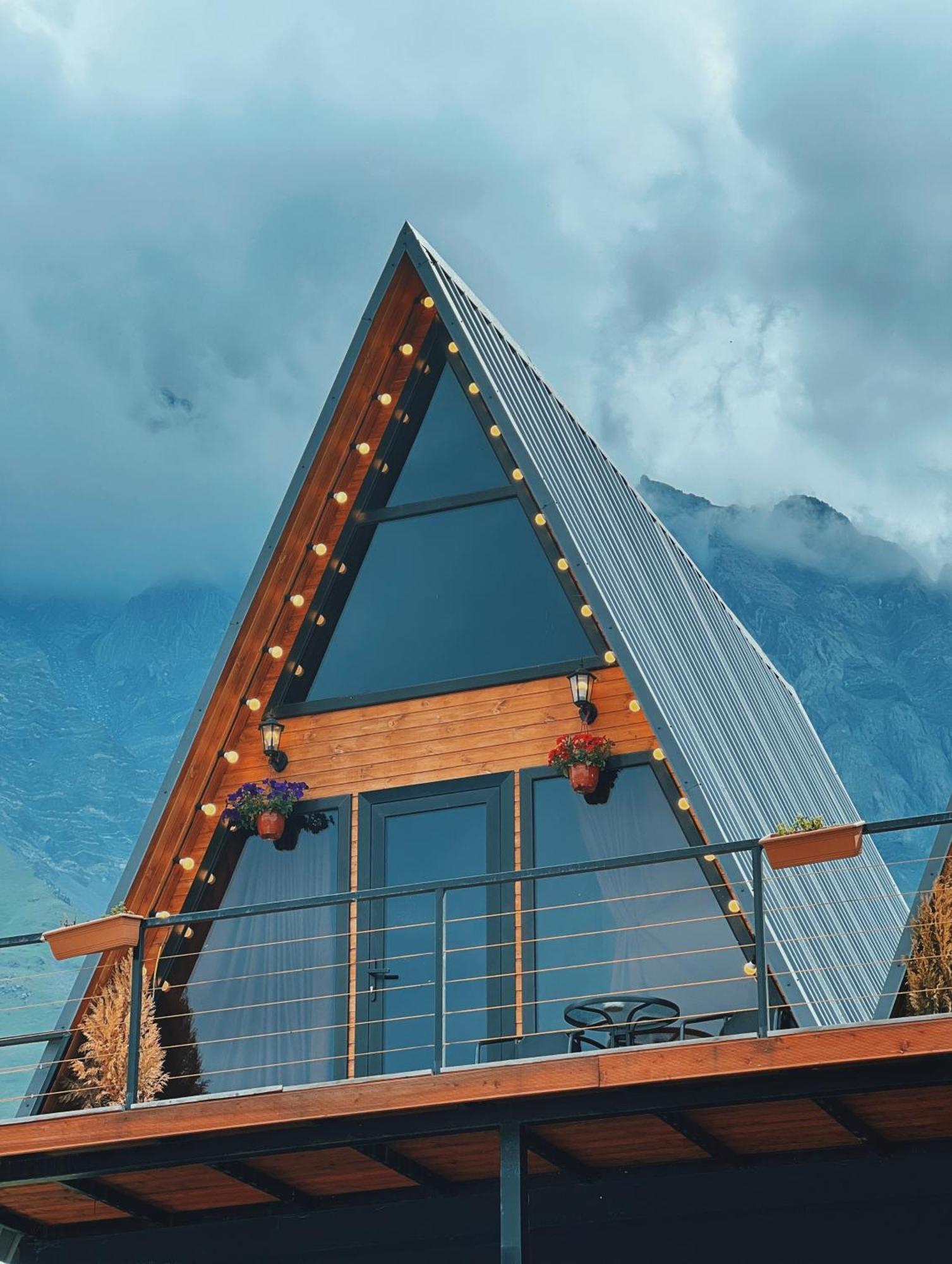 Pyramid Kazbegi Otel Dış mekan fotoğraf